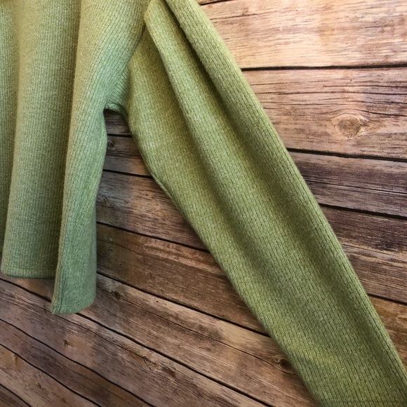 Kirious Green Mock Neck Balloon Sleeve Pullover Sweater Size Small NWT - Picture 3 of 4